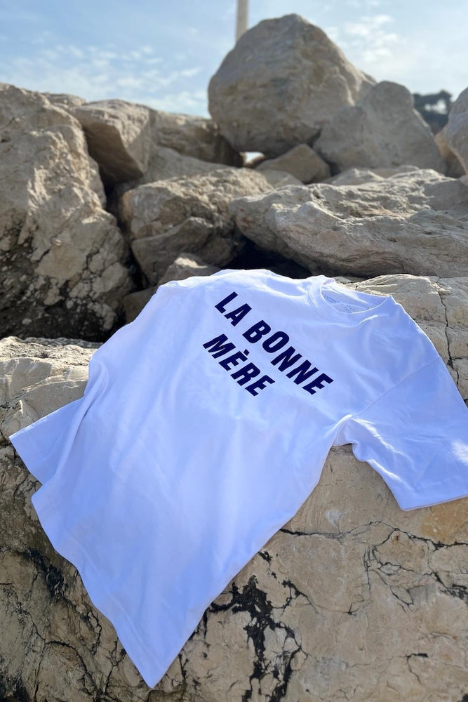 tee-shirt blanc la bonne mère Naissance publique X Sophie Ferjani